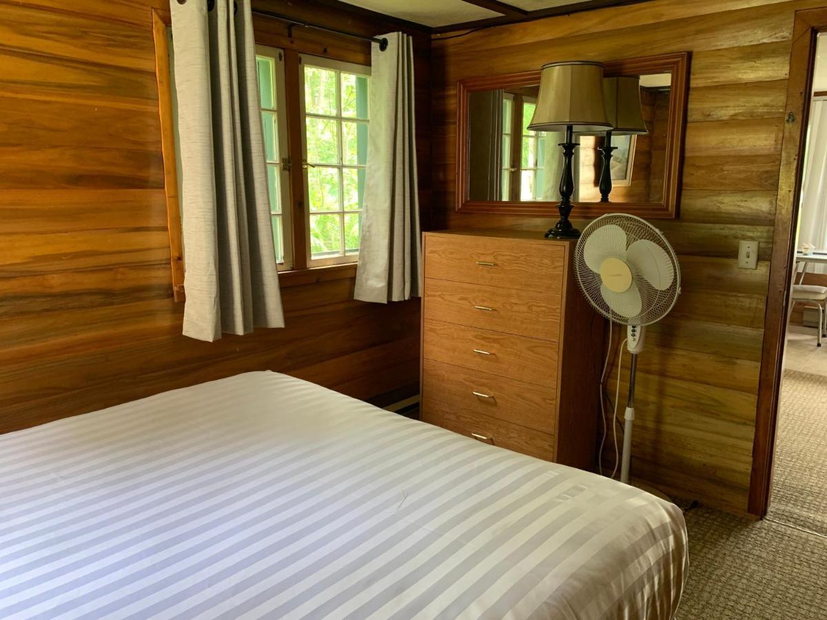 هانتسفيل Colonial Bay Motel And Cottages المظهر الخارجي الصورة