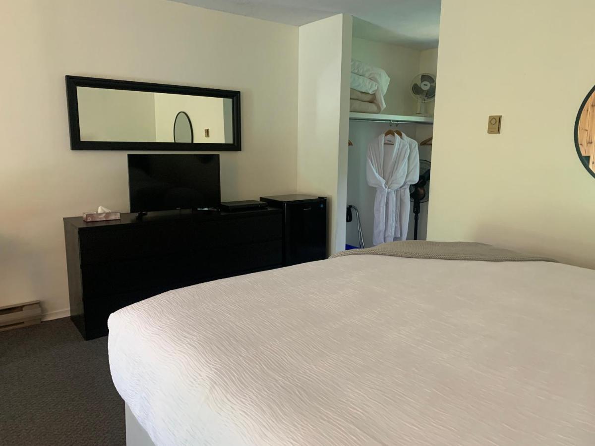 هانتسفيل Colonial Bay Motel And Cottages المظهر الخارجي الصورة