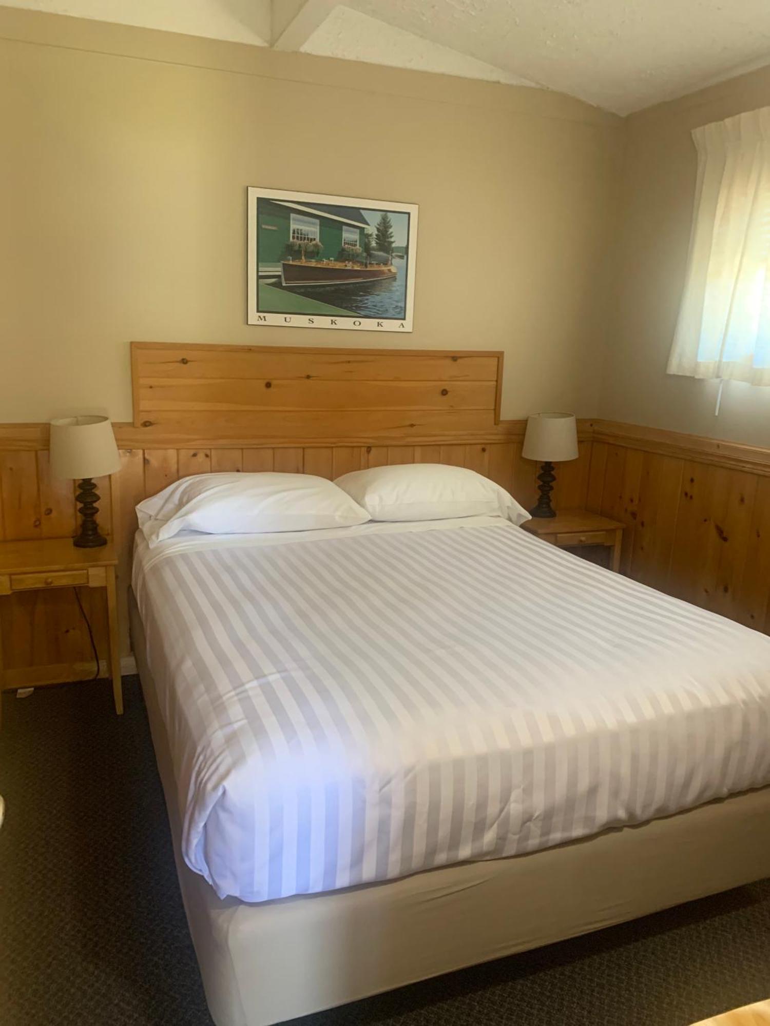 هانتسفيل Colonial Bay Motel And Cottages المظهر الخارجي الصورة
