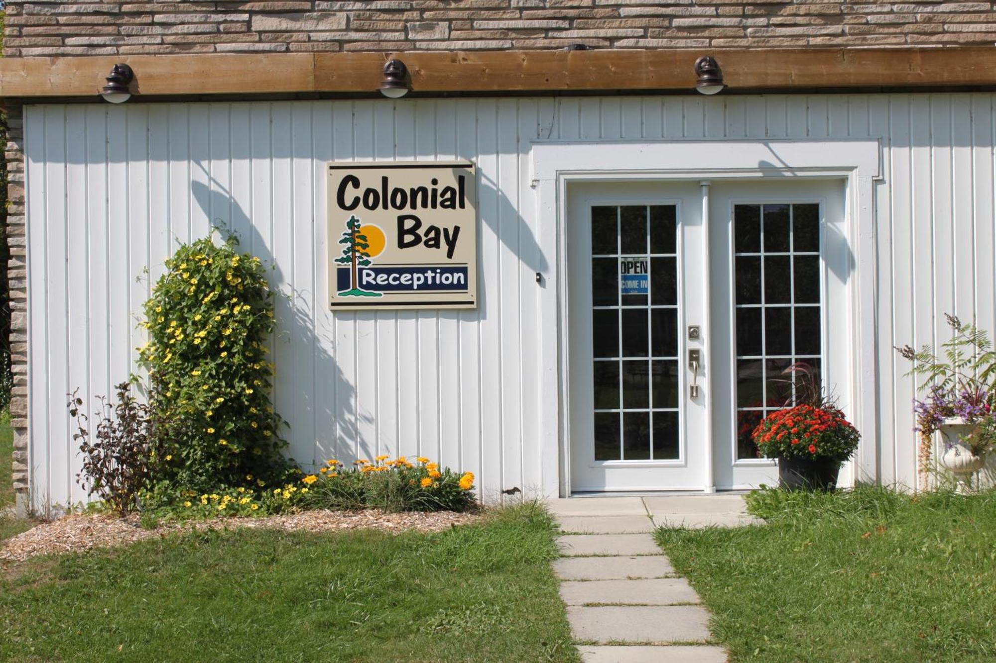 هانتسفيل Colonial Bay Motel And Cottages المظهر الخارجي الصورة