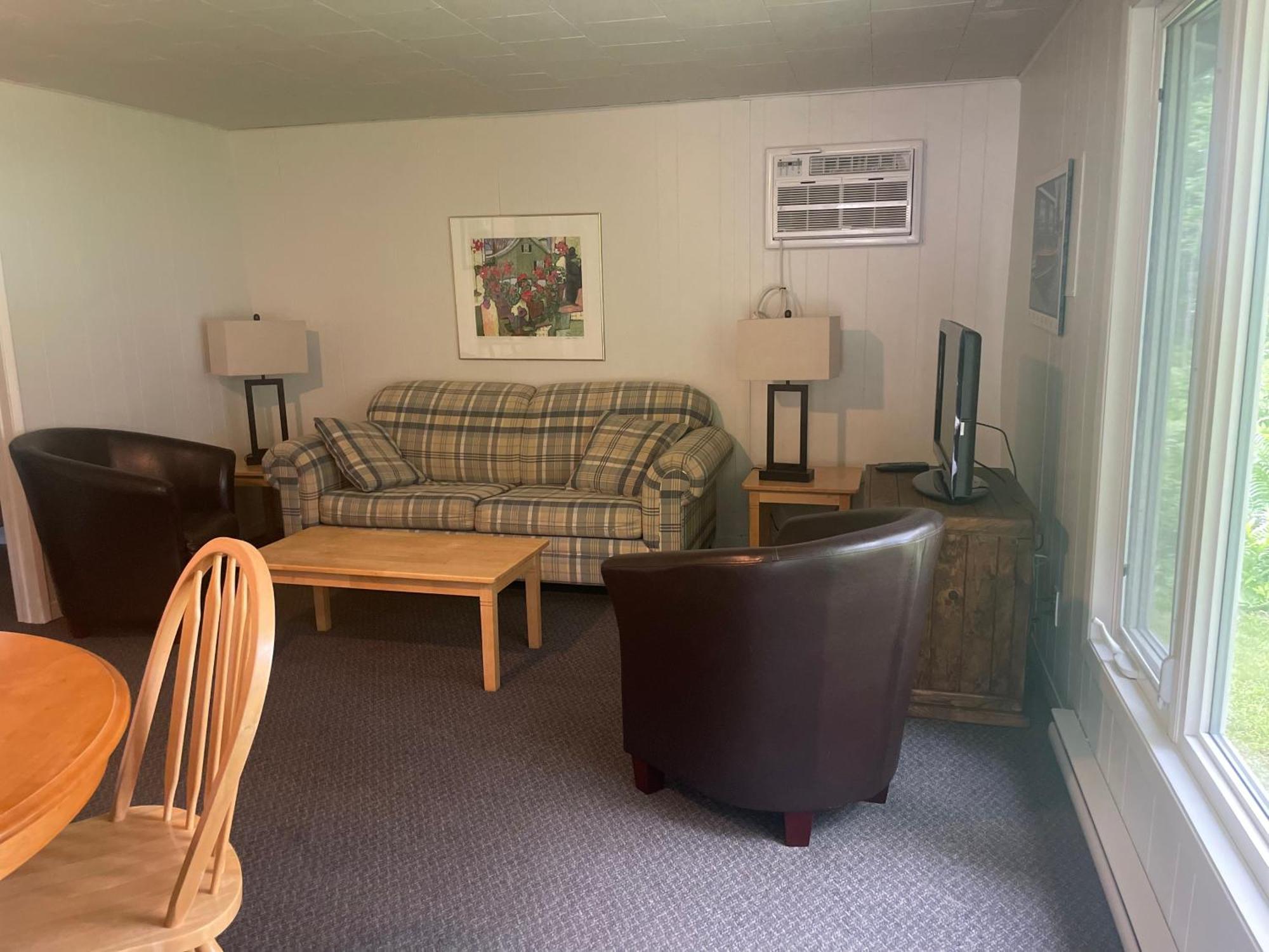 هانتسفيل Colonial Bay Motel And Cottages المظهر الخارجي الصورة