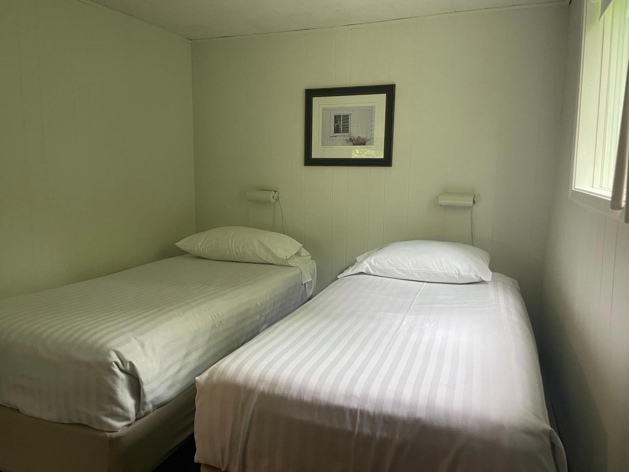 هانتسفيل Colonial Bay Motel And Cottages المظهر الخارجي الصورة