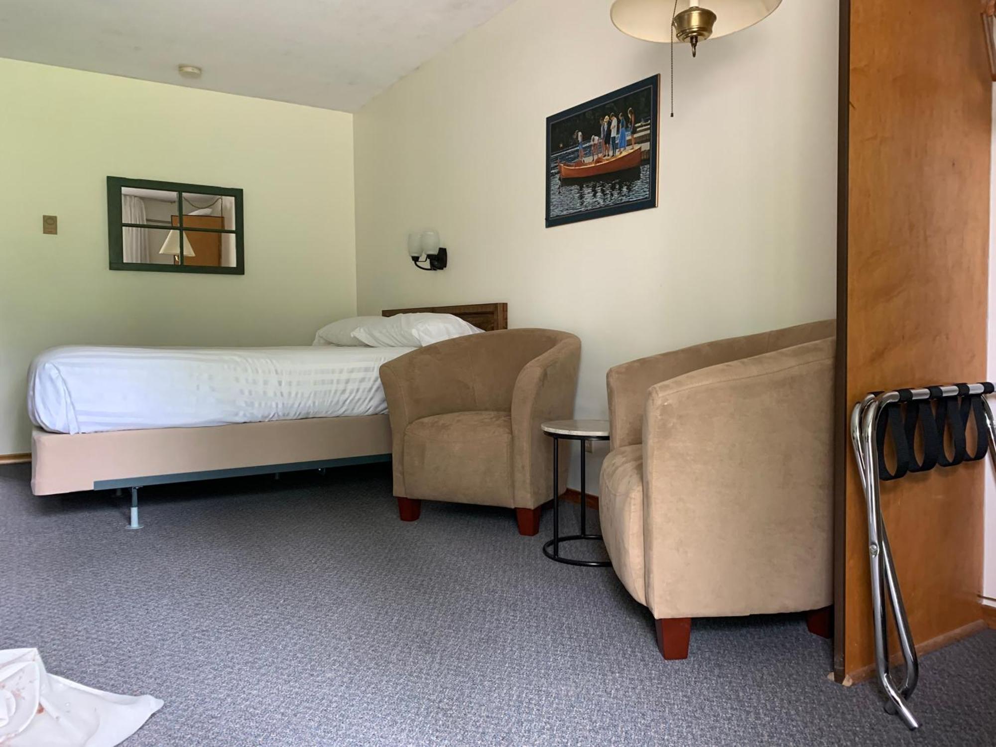 هانتسفيل Colonial Bay Motel And Cottages المظهر الخارجي الصورة